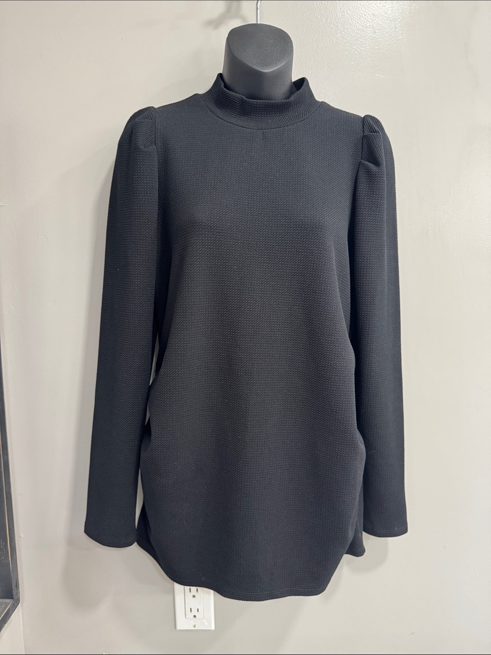 Motherhood Maternity Black Mock Neck Ruched Top – Women’s Medium